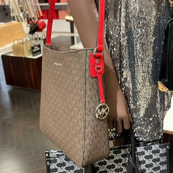 MICHAEL KORS 
Jet Set Travel Large Logo Messenger Bag
COLOR BRIGHT RED
NWT - Picture 2 of 16